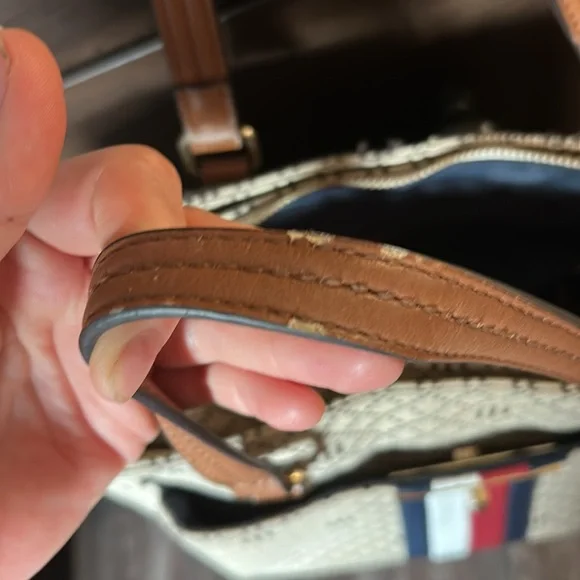 Tommy Hilfiger Beige Tote with Brown Handles - Picture 6 of 9